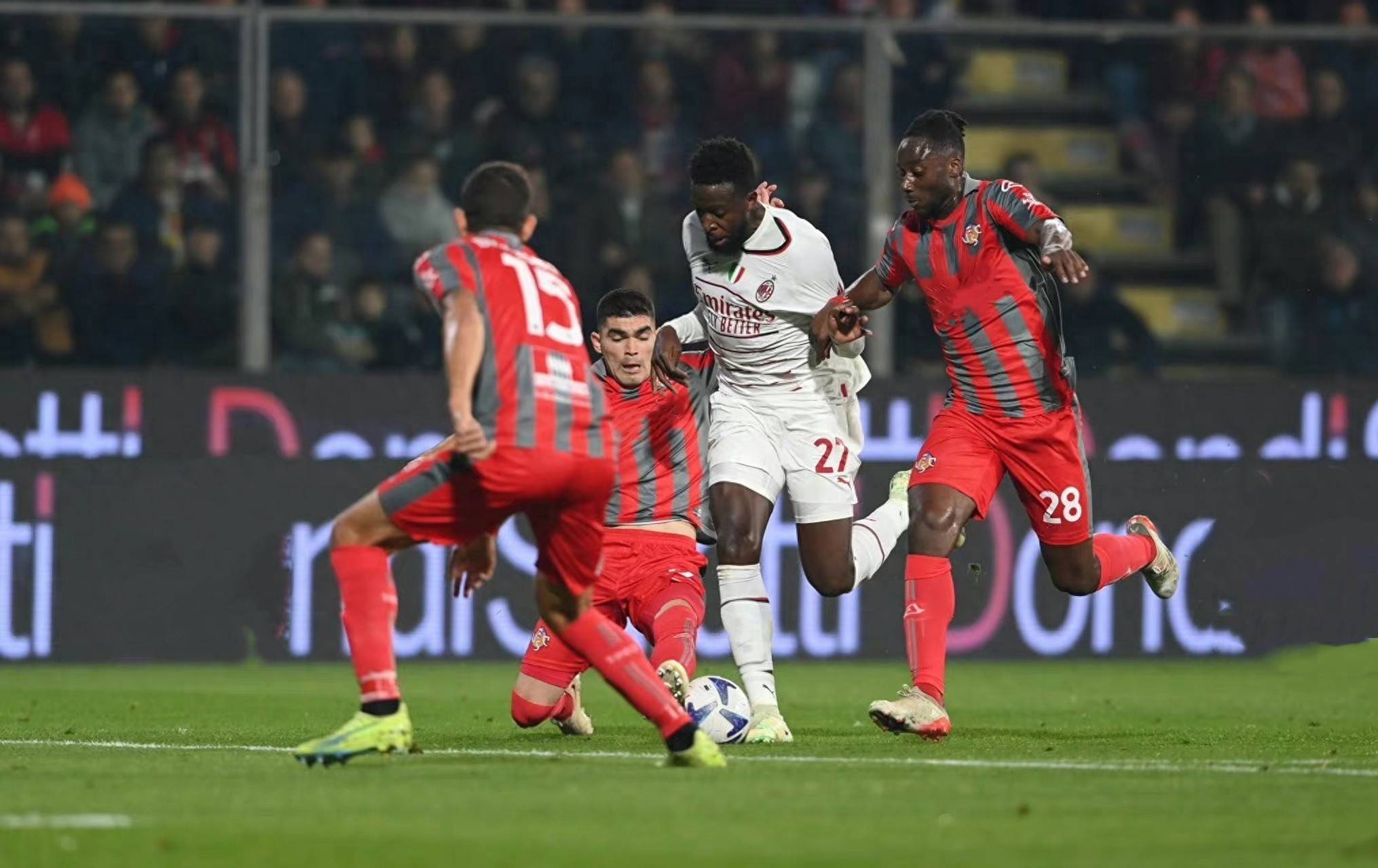 马竞官宣新援号码！阿尔马达接棒11号战袍 勒马尔离队在即